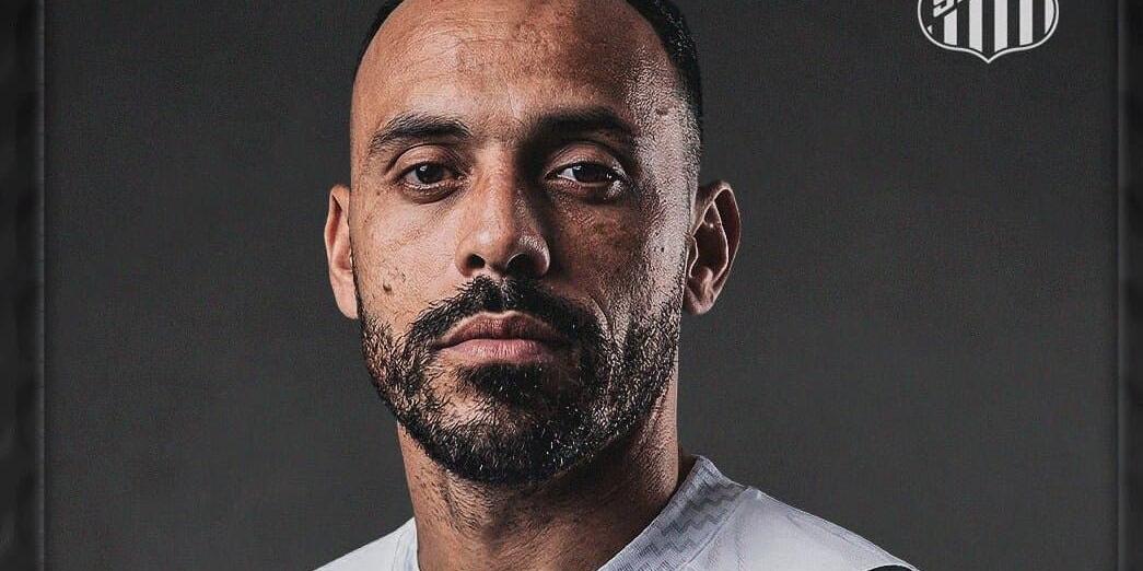 Atacante de 29 anos, Moisés é o quarto reforço do Santos nesta temporada