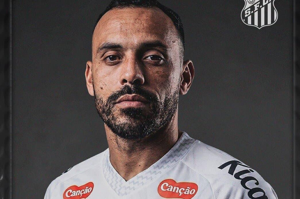 Atacante de 29 anos, Moisés é o quarto reforço do Santos nesta temporada