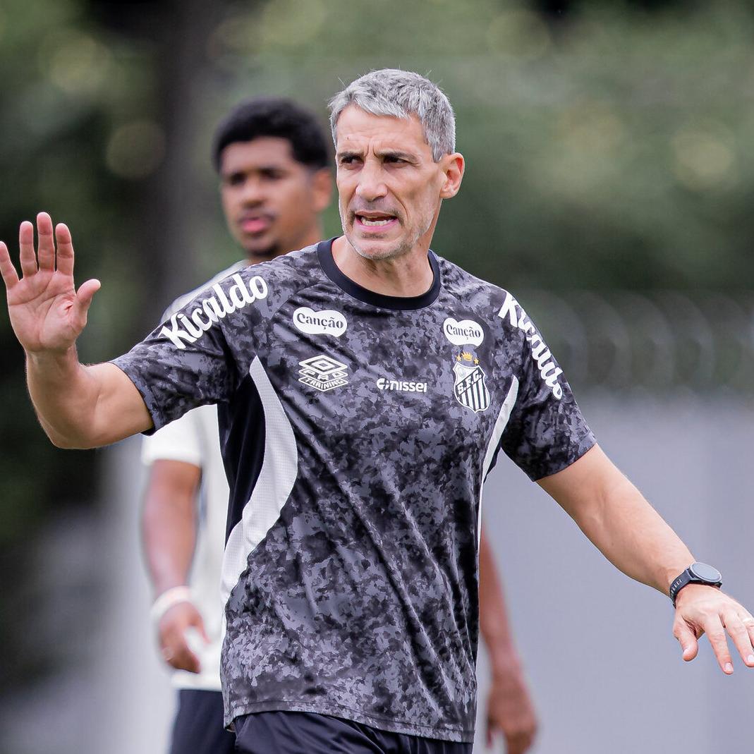 Vojvoda ganhou fôlego com a vitória sobre o Noroeste, mas precisa fazer o Peixe vencer no Brasileirão