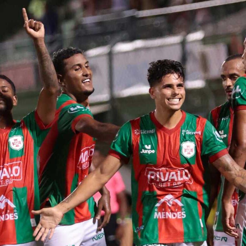 Jogadores da Briosa comemoram gol na vitória sobre o Rio Claro, que manteve o time na ponta da A3