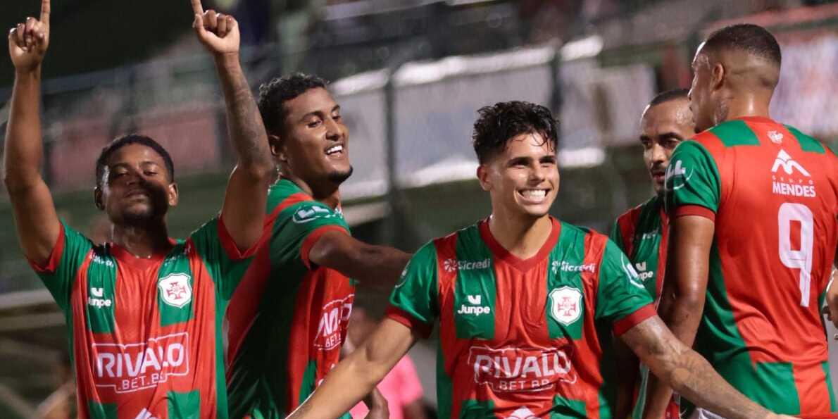 Jogadores da Briosa comemoram gol na vitória sobre o Rio Claro, que manteve o time na ponta da A3