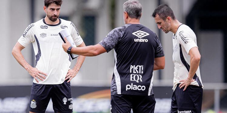 Luan Peres e João Schmidt estão confirmados no Peixe para o jogo em Curitiba