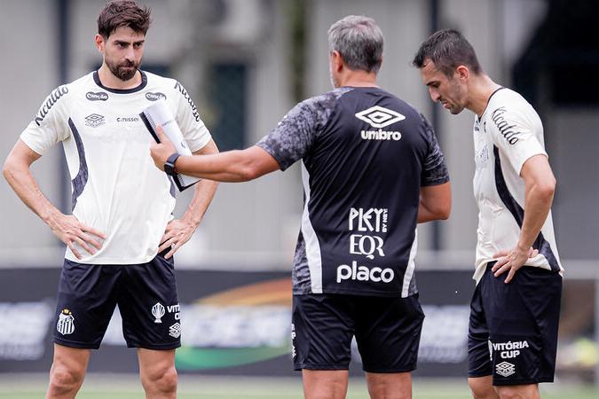 Luan Peres e João Schmidt estão confirmados no Peixe para o jogo em Curitiba