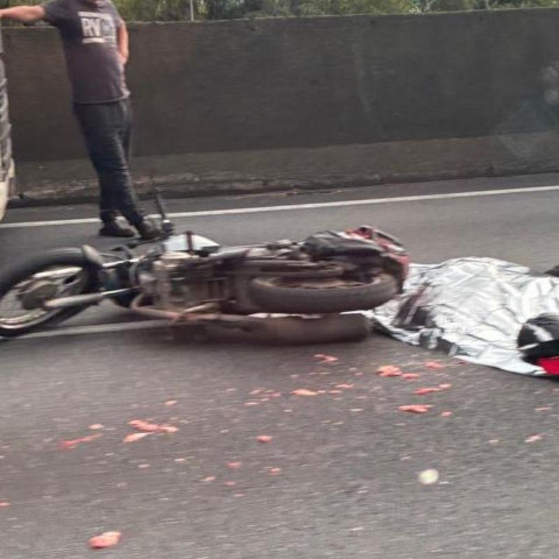 Motociclista não resistiu aos ferimentos e morreu no local