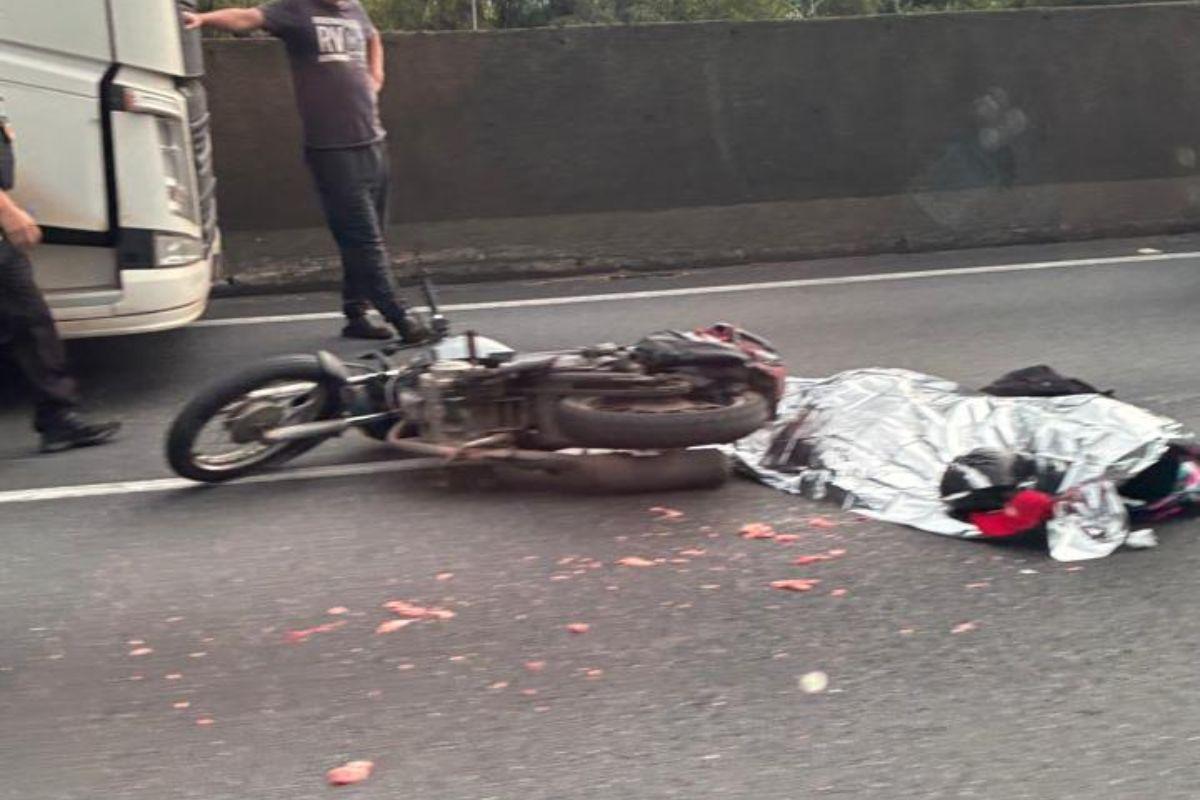 Motociclista não resistiu aos ferimentos e morreu no local