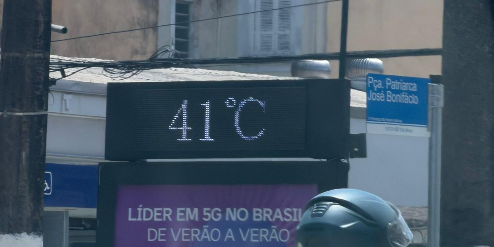 Os termômetros no Centro de Santos chegaram a marcar 41ºC  nesta quinta-feira (12)