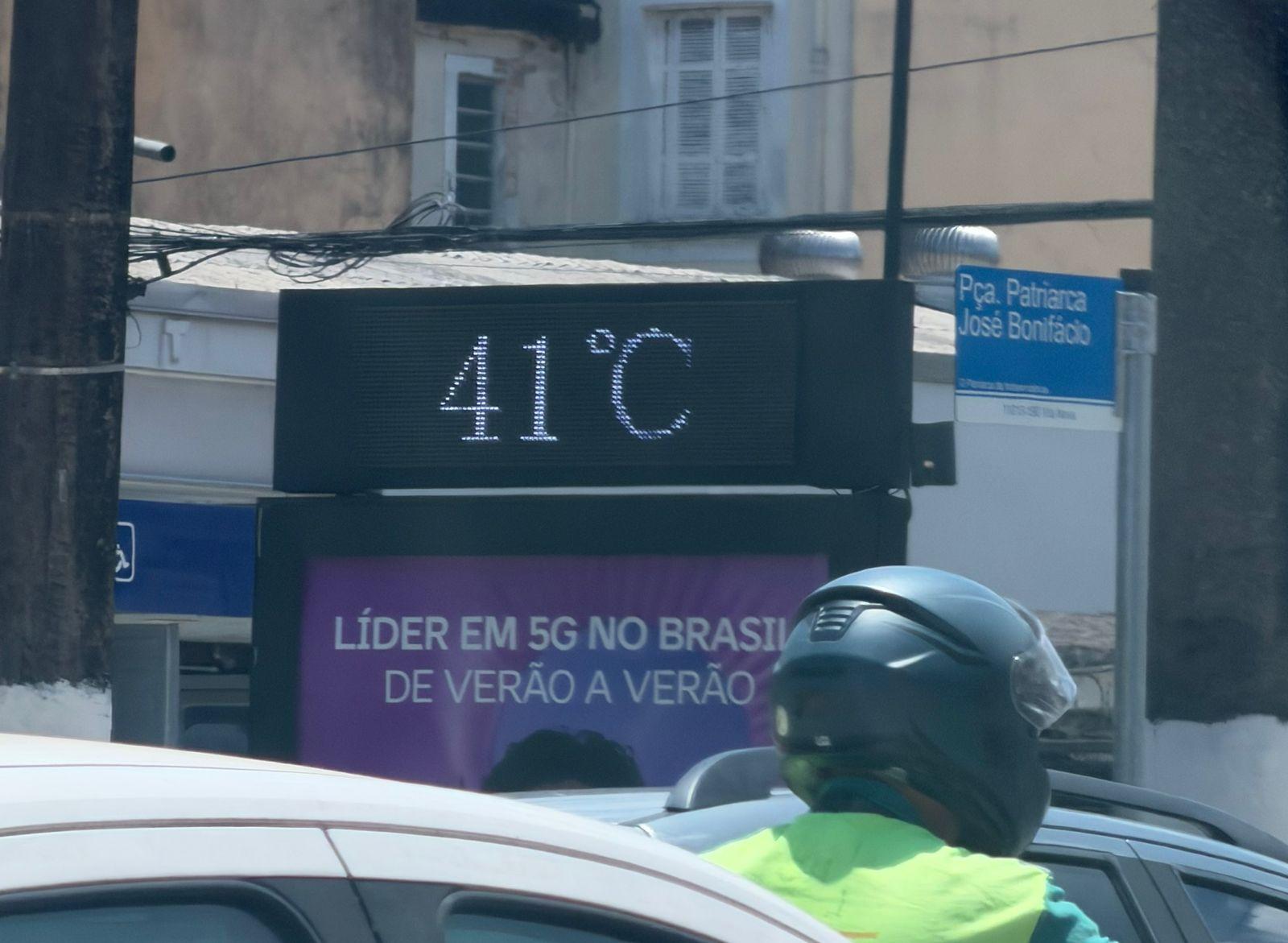 Os termômetros no Centro de Santos chegaram a marcar 41ºC  nesta quinta-feira (12)