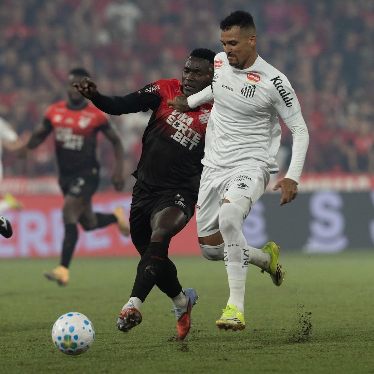 Zé Ivaldo foi, mais uma vez, vilão na derrota do Santos, ao cometer o terceiro pênalti na temporada