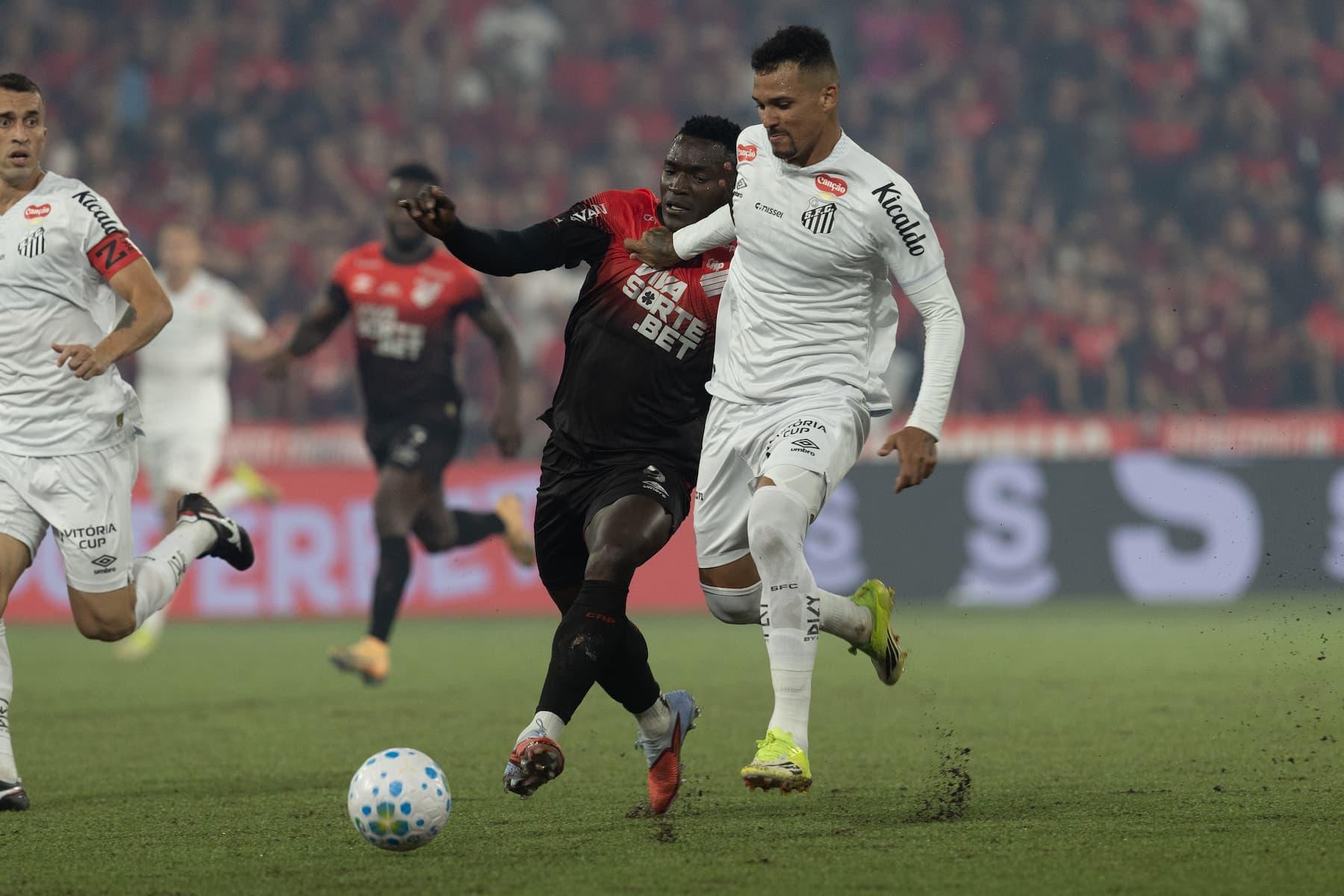 Zé Ivaldo foi, mais uma vez, vilão na derrota do Santos, ao cometer o terceiro pênalti na temporada