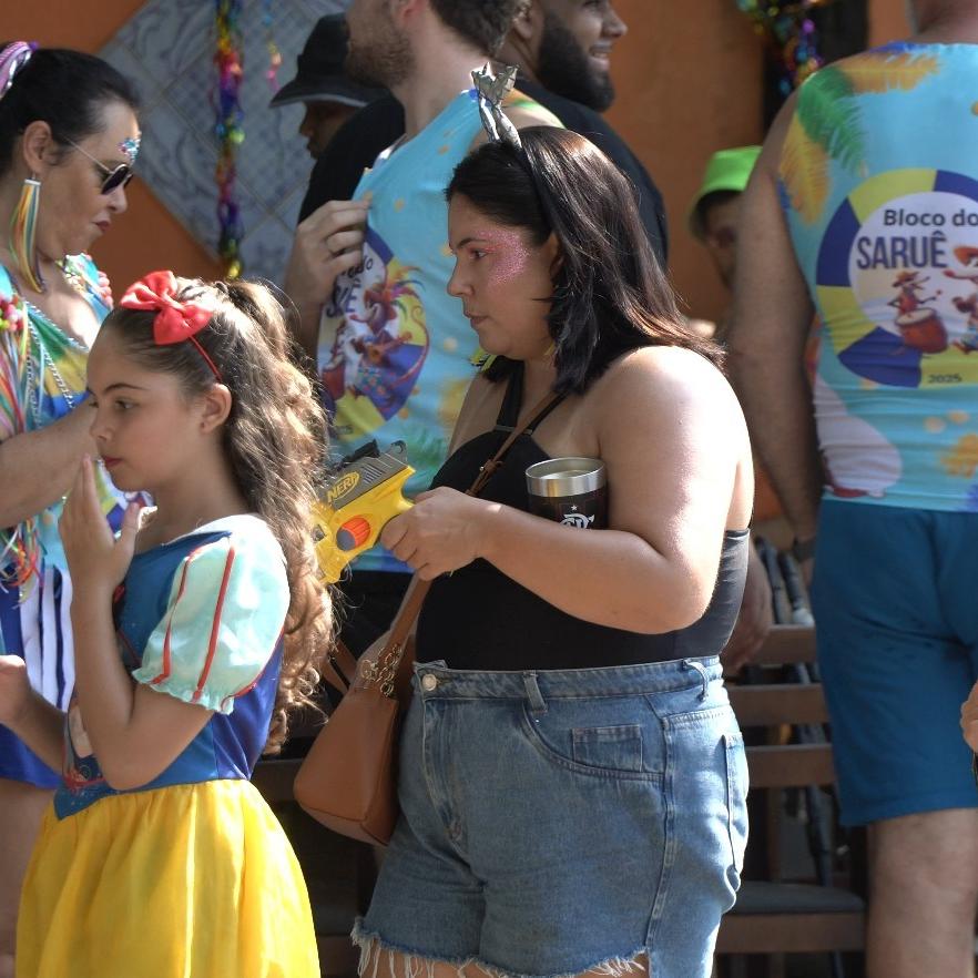 Cerca de 20 mil devem participar dos desfiles de bandas e blocos