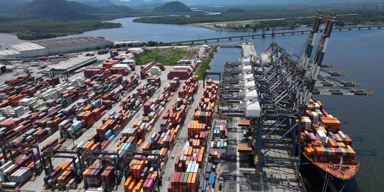 Projeto de Lei 733/2025 sugere, entre outros itens, mudanças em concessões e arrendamentos em portos públicos e no trabalho portuário