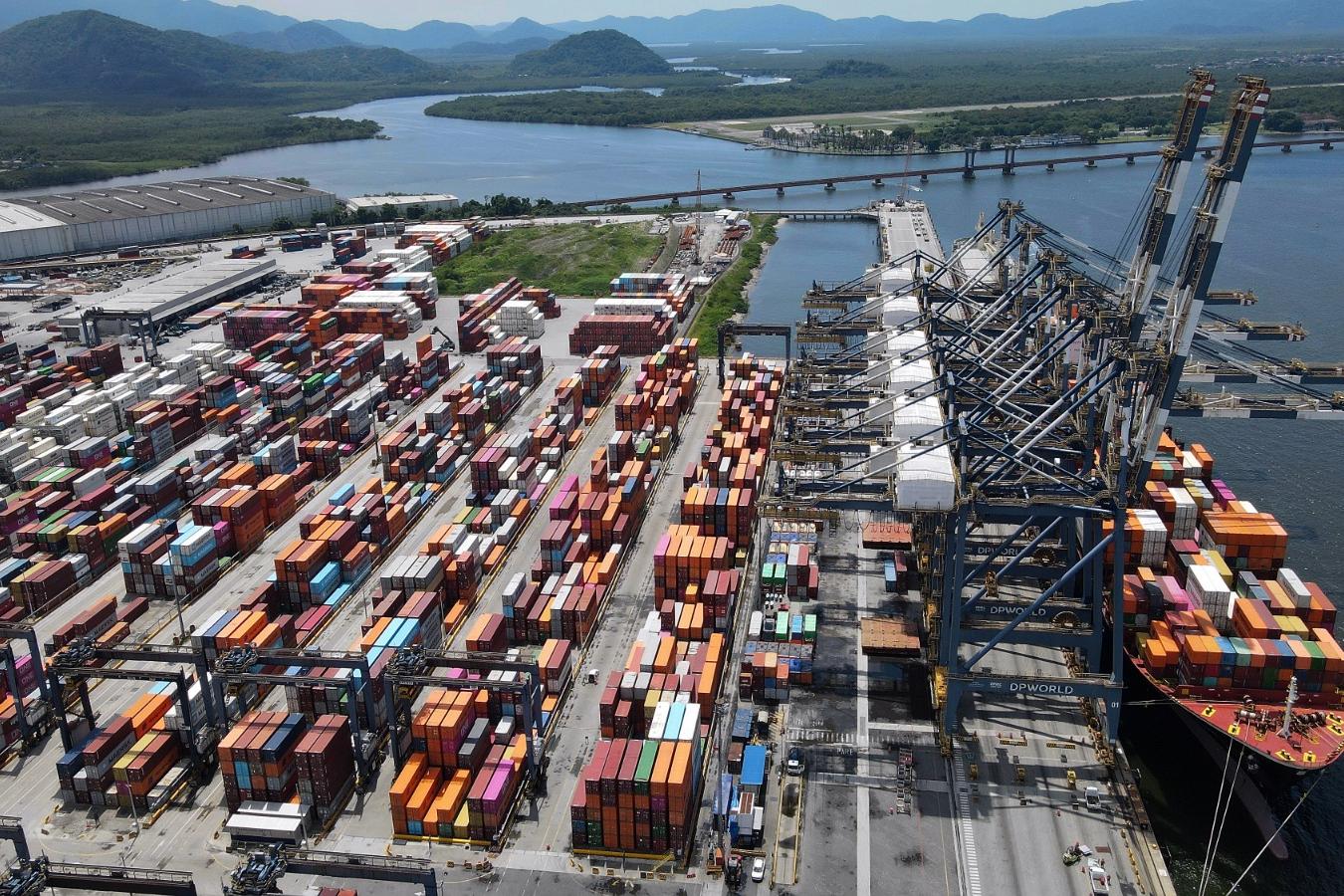 Projeto de Lei 733/2025 sugere, entre outros itens, mudanças em concessões e arrendamentos em portos públicos e no trabalho portuário