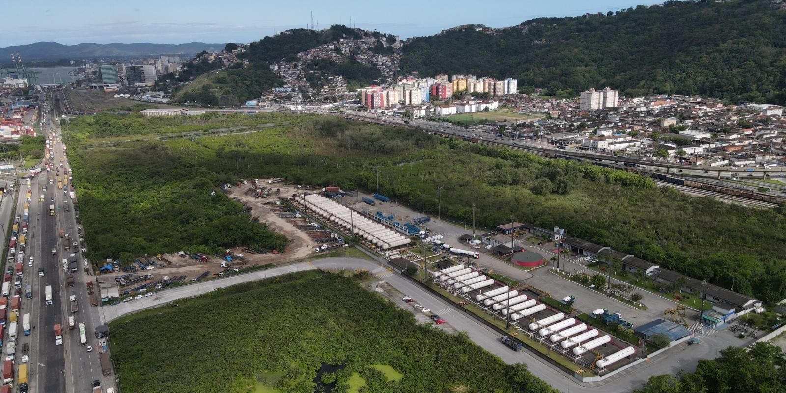 Área de 242 mil metros quadrados fica na Avenida Augusto Barata, entre os bairros Alemoa e Saboó, em Santos; projeto para o local inclui pátio regulador para 460 caminhões