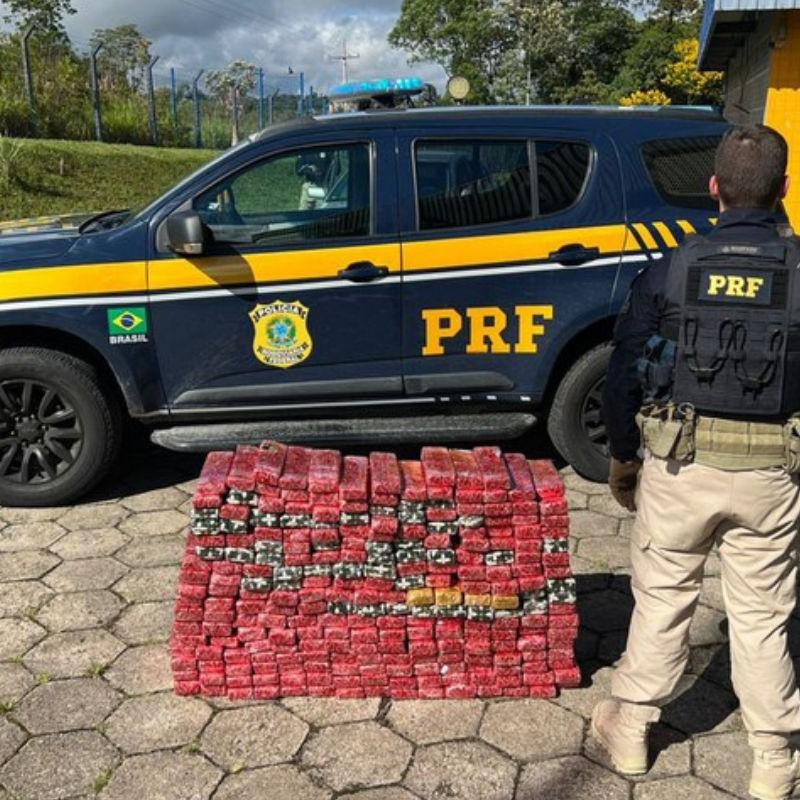 Polícia Rodoviária Federal apreende 145 kg de maconha em carro na Régis Bittencourt