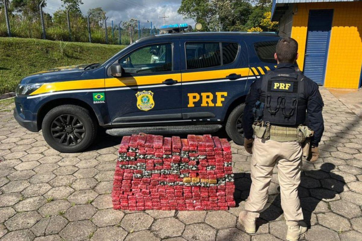 Polícia Rodoviária Federal apreende 145 kg de maconha em carro na Régis Bittencourt