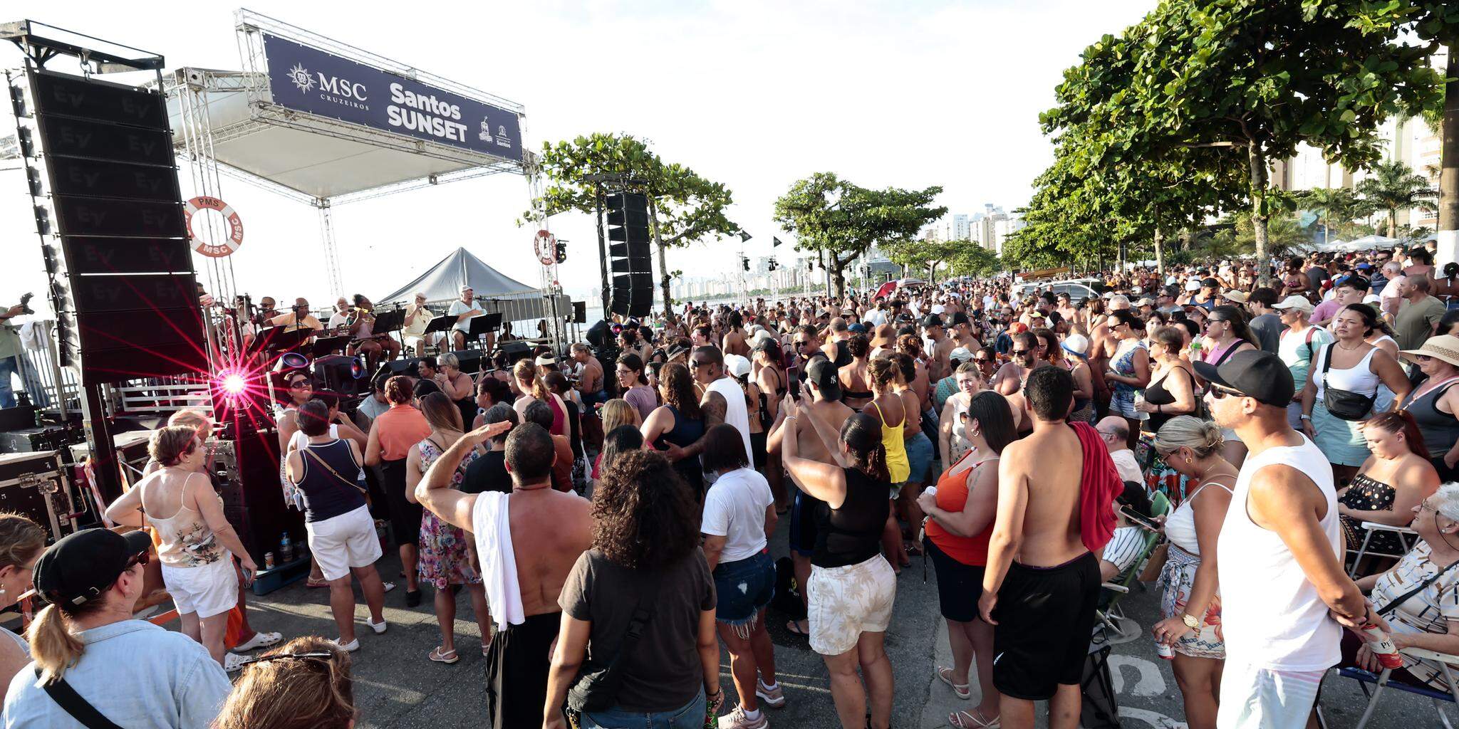 A última edição do Santos Sunset foi realizada em 3 de janeiro e agitou o fim da tarde na Ponta da Praia