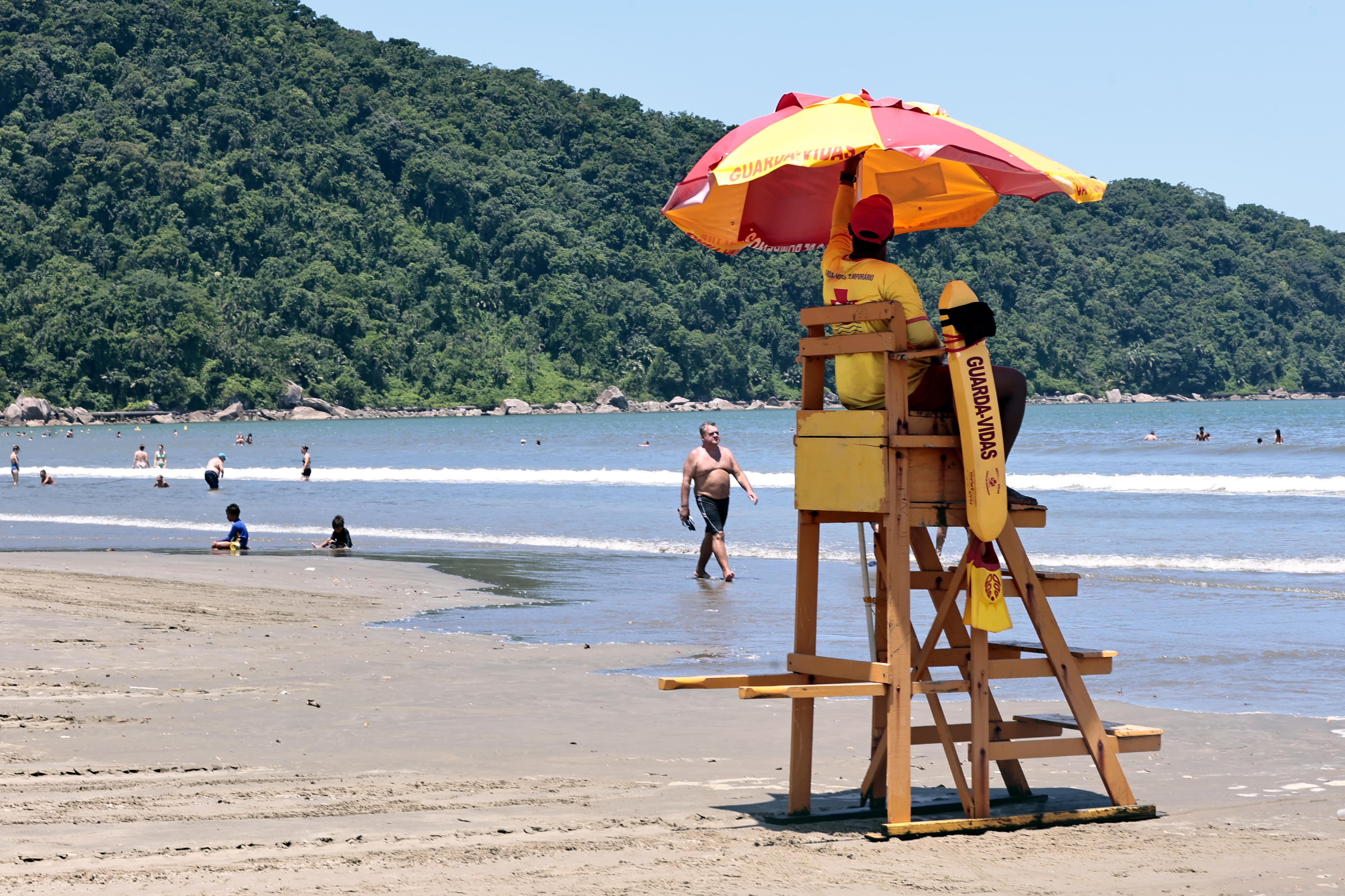 Serão mais de 600 guarda-vidas distribuídos, por dia, na área de atuação do GBMar, entre Ubatuba, no Litoral Norte, e Ilha Comprida, no Sul