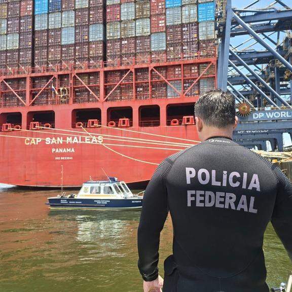 Polícia Federal is responsible for investigating crimes that occur in the Port of Santos area