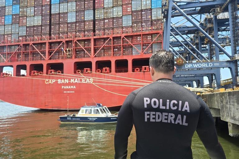 Polícia Federal is responsible for investigating crimes that occur in the Port of Santos area