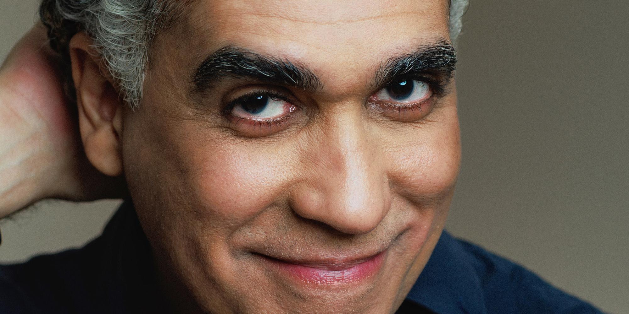 Ator Alexandre David fala sobre personagem Cláudio da novela Coração Acelerado, a construção do sotaque goiano, o amor pelo teatro e os 40 anos de carreira