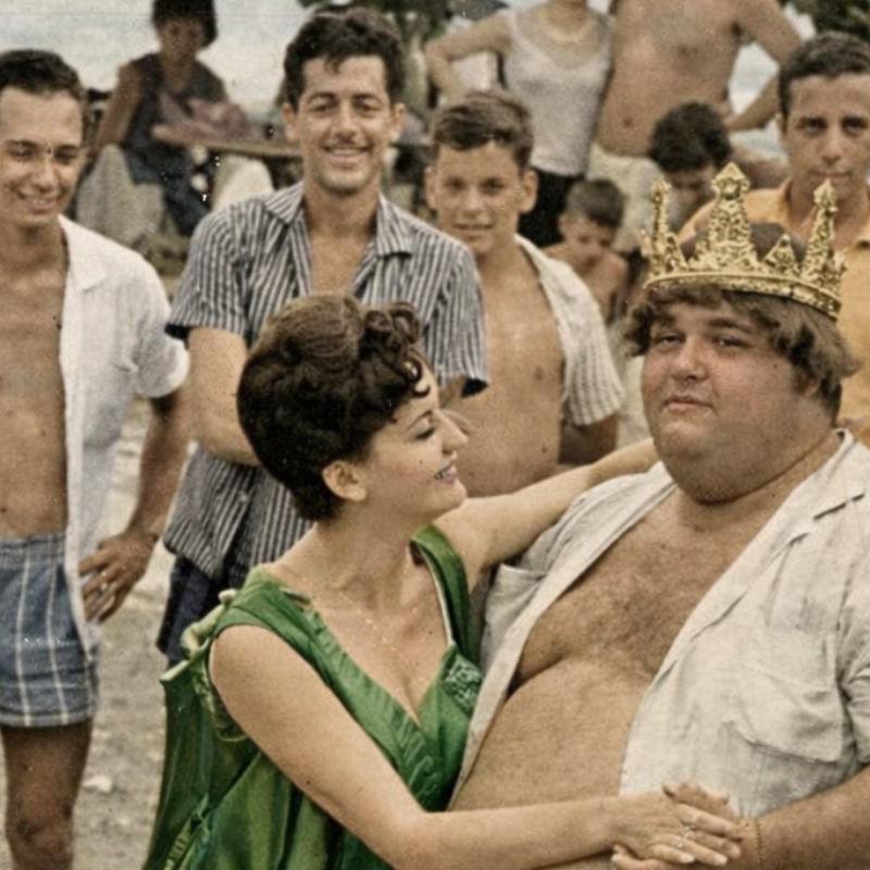 O Rei Momo de Belém (PA), Mário Alberto Valério Coelho, o mais pesado da turma, com 211 quilos, no Congresso de 1966, ao lado da rainha do Carnaval de Santos, Arlete Marília Castro