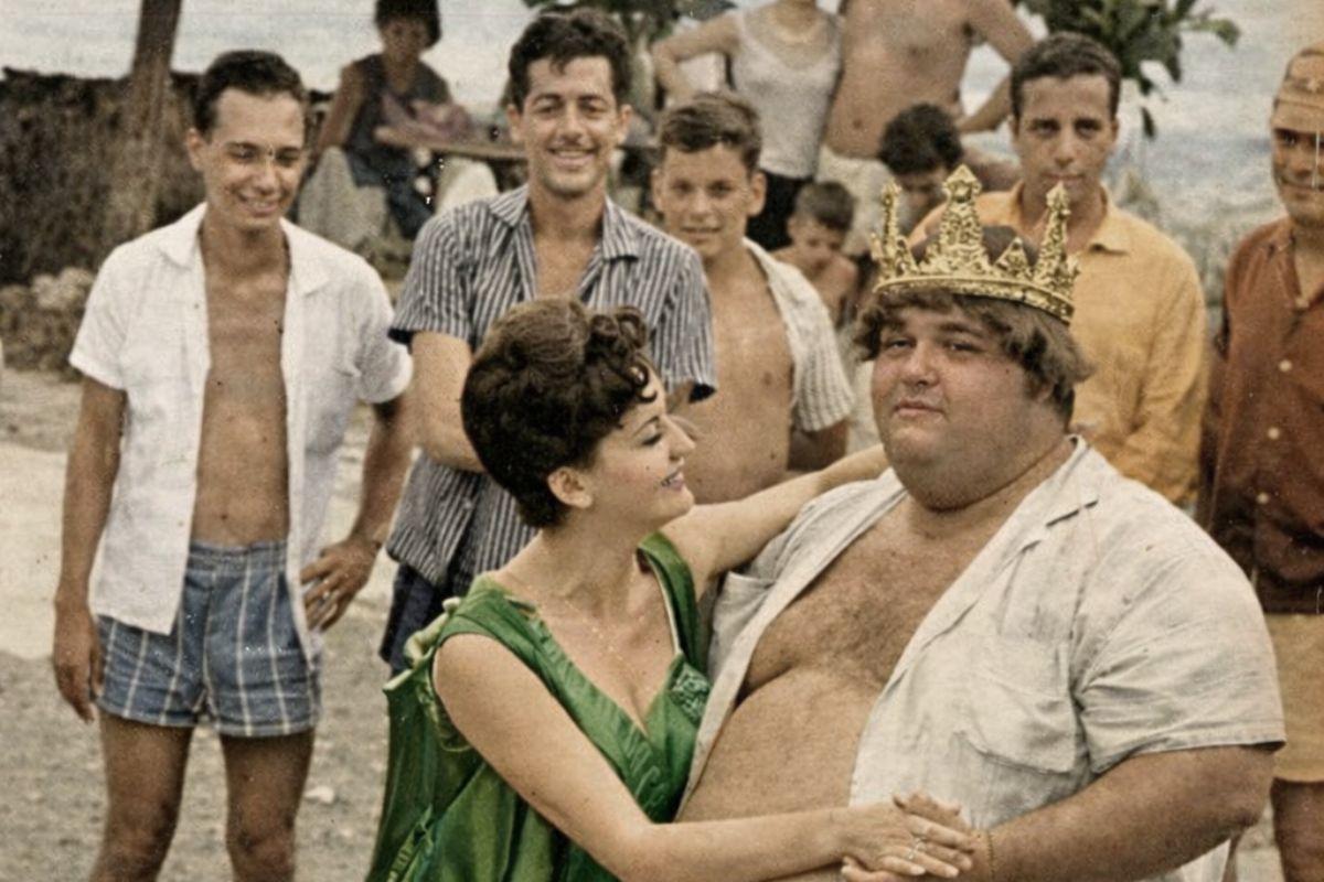 O Rei Momo de Belém (PA), Mário Alberto Valério Coelho, o mais pesado da turma, com 211 quilos, no Congresso de 1966, ao lado da rainha do Carnaval de Santos, Arlete Marília Castro