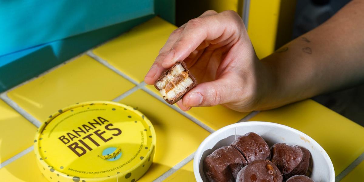 A inspiração veio do franuí, sobremesa argentina feita tradicionalmente com framboesa e chocolate