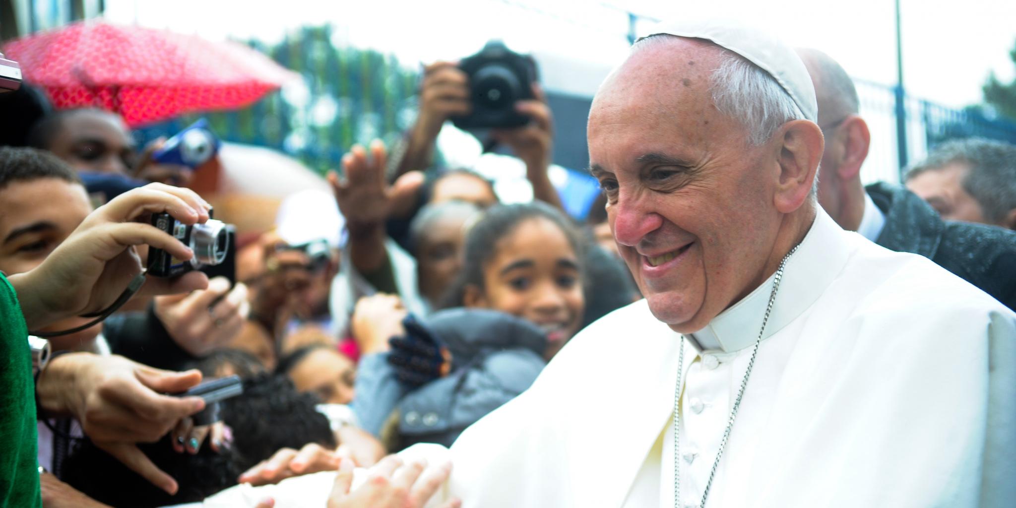 Bannon buscou apoio do empresário em iniciativas para enfraquecer a posição do pontífice após deixar o governo Trump