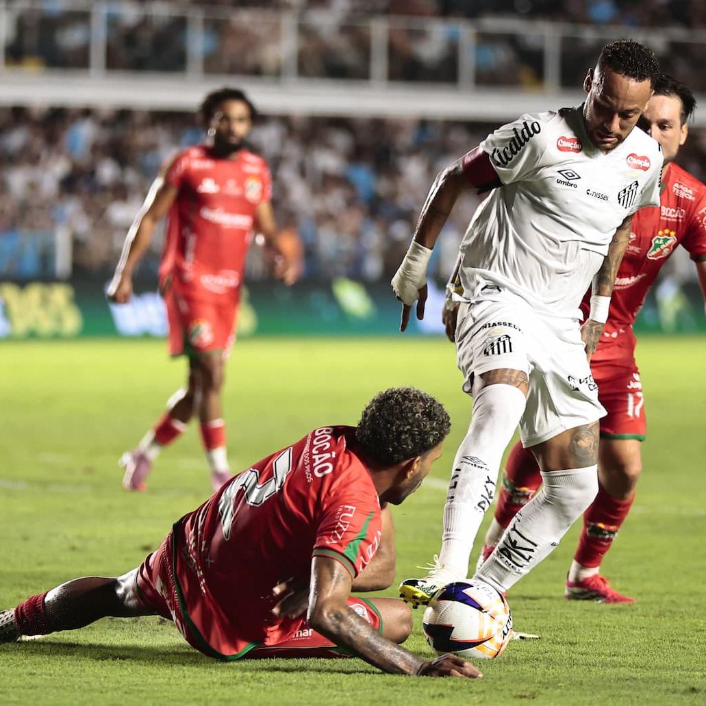 Neymar jogou durante toda a etapa final, teve boas participações, mas perdeu um gol feito