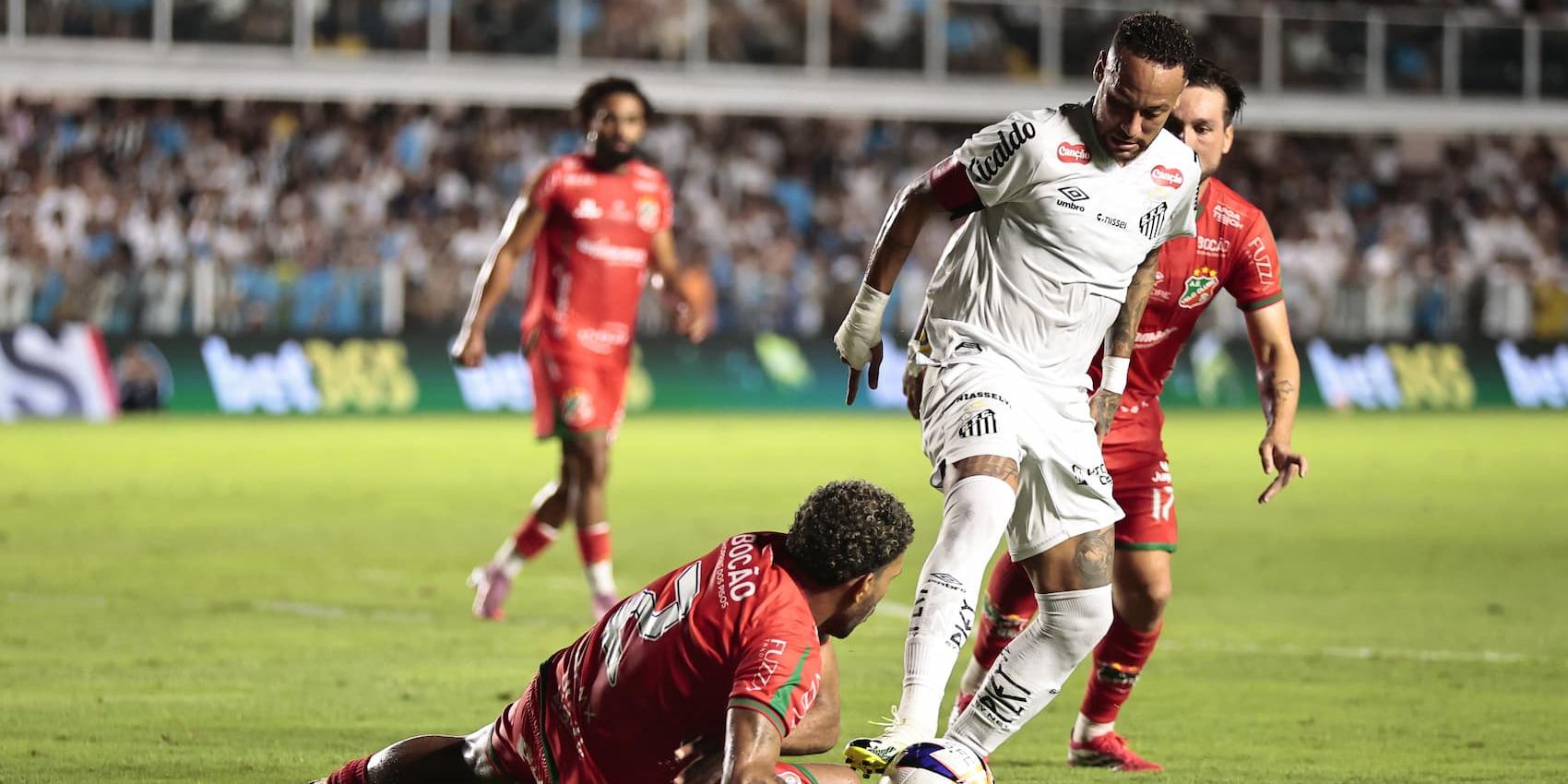 Neymar jogou durante toda a etapa final, teve boas participações, mas perdeu um gol feito