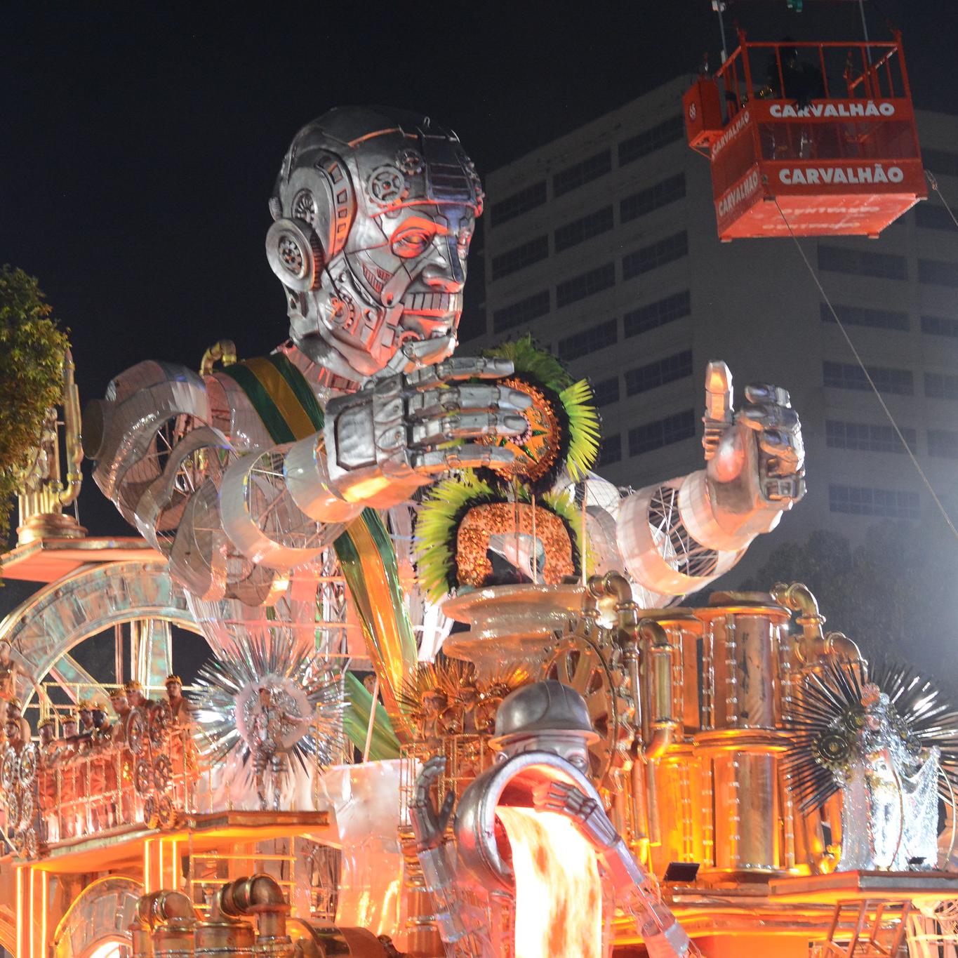 Desfile da Acadêmicos de Niteroi agradou apoiadores do presidente, mas irritou oposicionistas