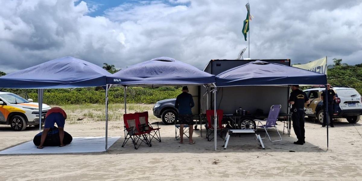 Fiscalização ambiental apreende equipamentos e impede uso irregular da faixa de areia em Boraceia