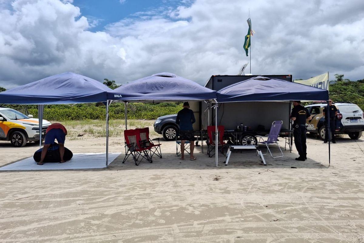Fiscalização ambiental apreende equipamentos e impede uso irregular da faixa de areia em Boraceia