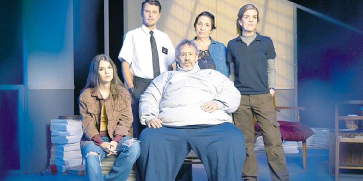 O ator Emílio de Mello, que tem 70 quilos, fez uma preparação especial para encarnar o personagem Charlie, que chega aos 270 quilos