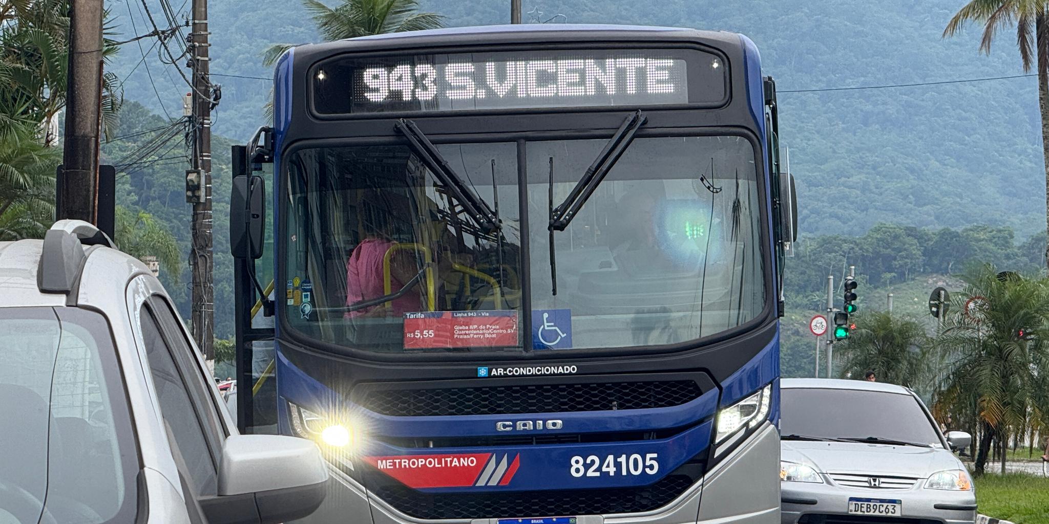 Veículos da linha 943, que ligam a Área Continental de São Vicente à Ponta da Praia, em Santos, são alvos de críticas