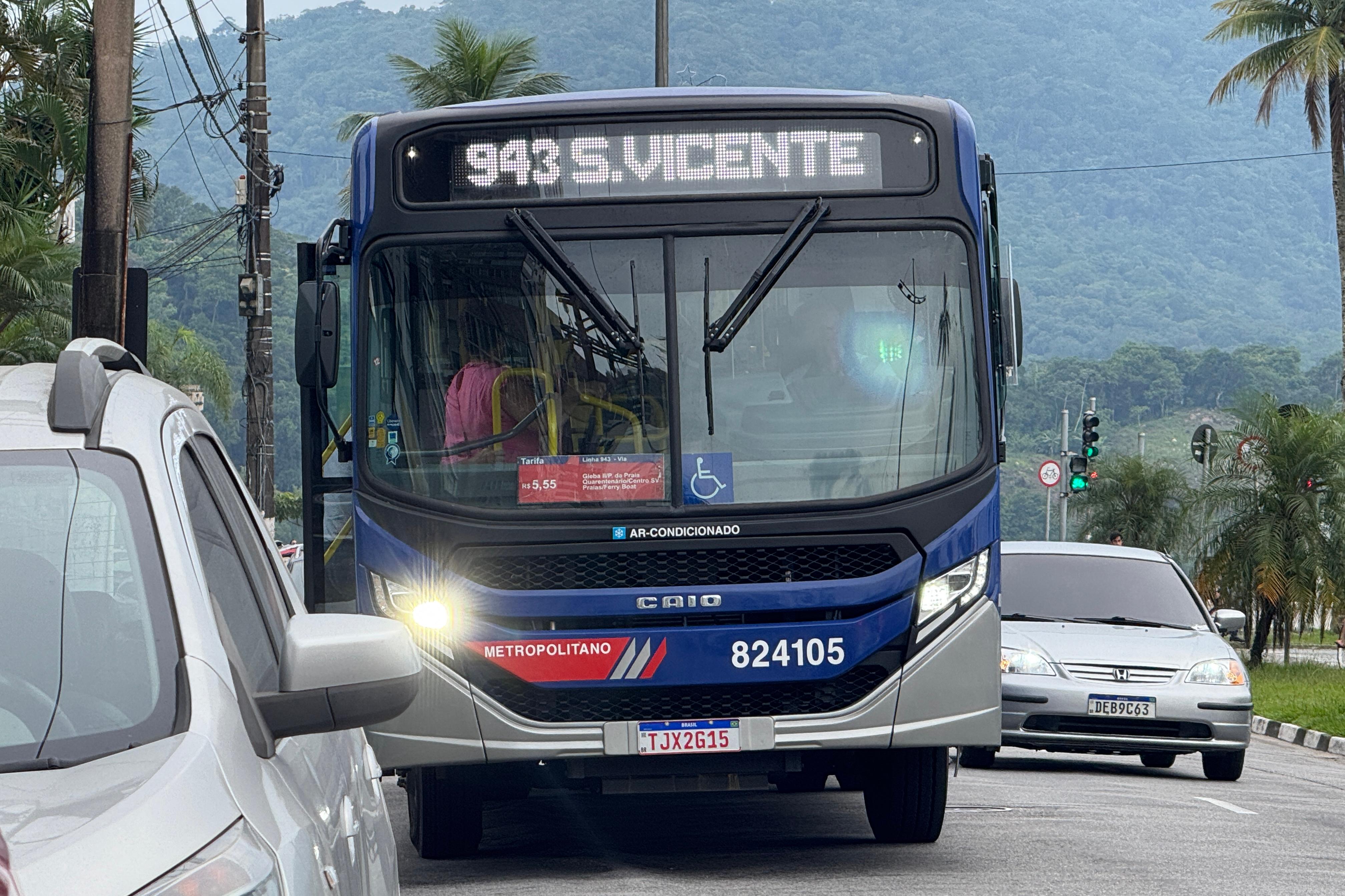 Veículos da linha 943, que ligam a Área Continental de São Vicente à Ponta da Praia, em Santos, são alvos de críticas