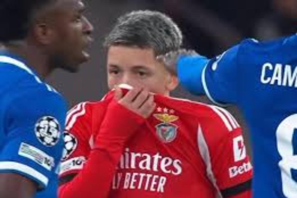 Jogador argentino tapou a boca para ofender Vinicius Jr.