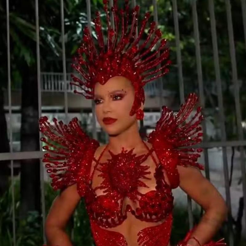 Influencer estreou como rainha de bateria pela Acadêmicos do Grande Rio
