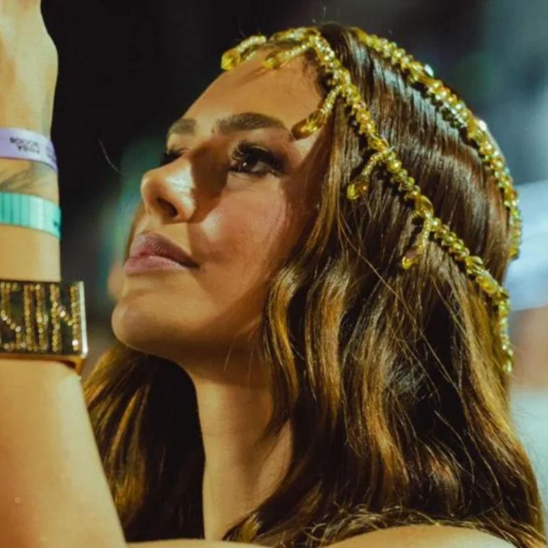 Bruna Biancardi, esposa de Neymar Jr, desfilou sozinha na Marquês de Sapucaí