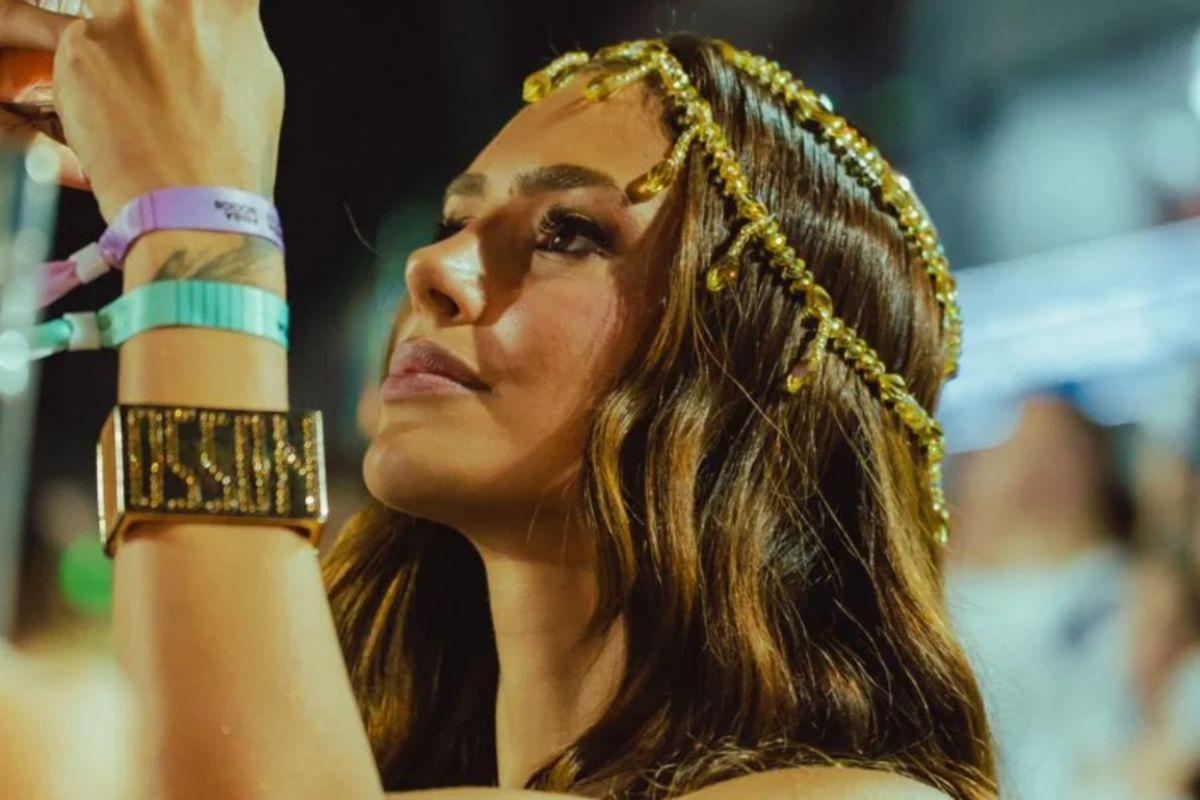 Bruna Biancardi, esposa de Neymar Jr, desfilou sozinha na Marquês de Sapucaí