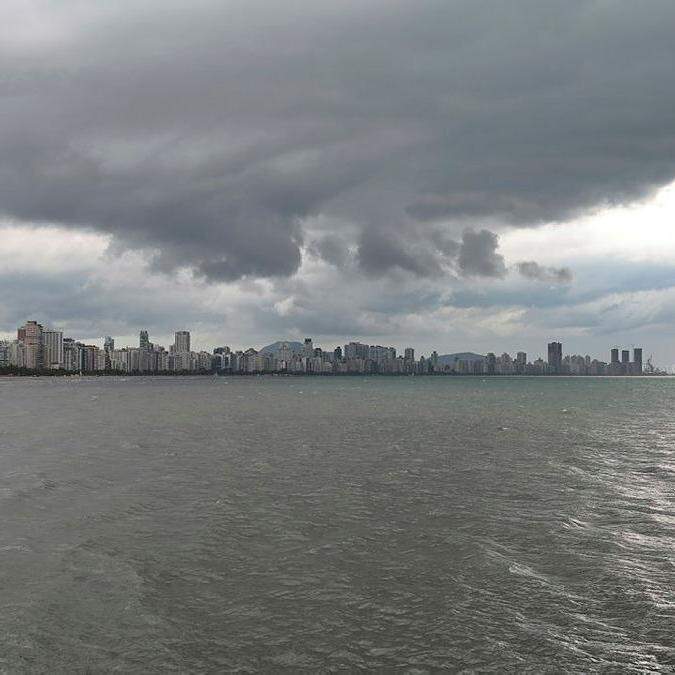 Domingo (10) deve ser de chuva forte na Baixada Santista