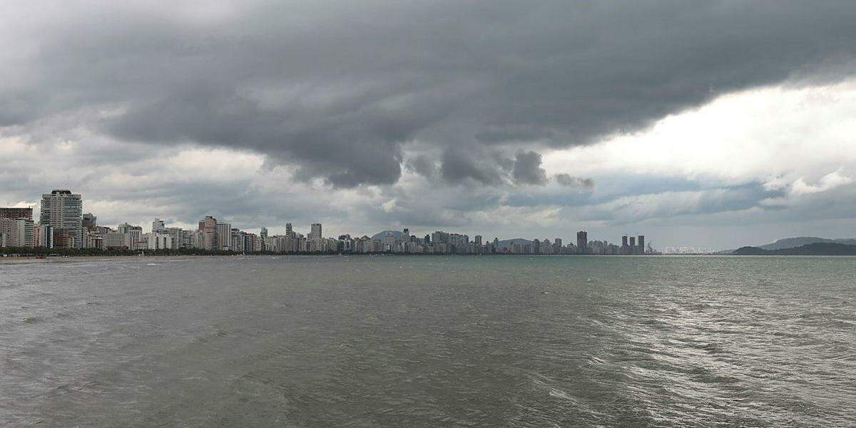 Domingo (10) deve ser de chuva forte na Baixada Santista