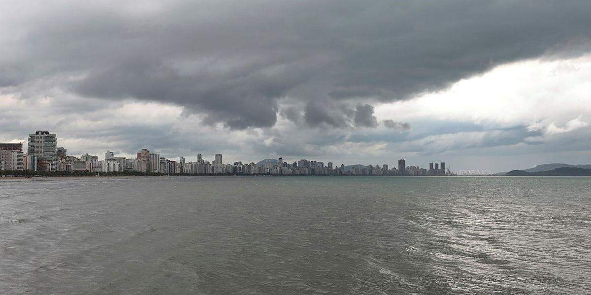 Semana promete ser chuvosa na Baixada Santista e com temperaturas baixas