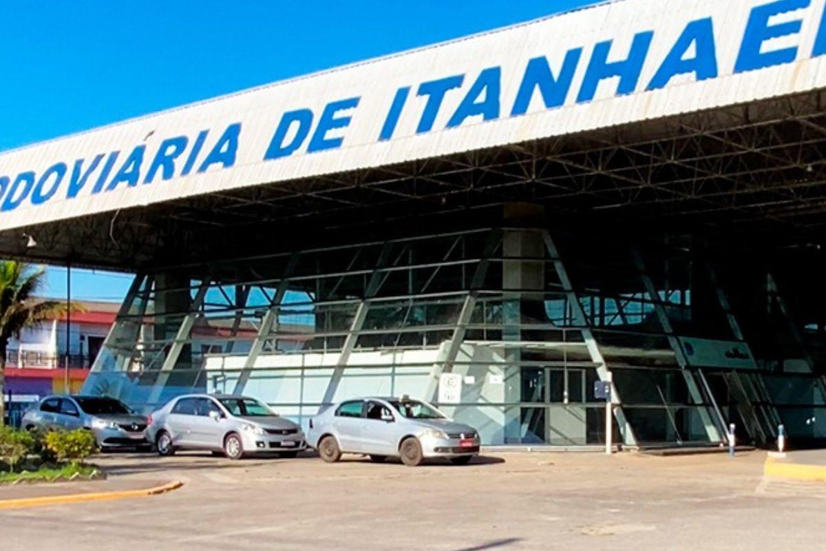 Moradora de Itanhaém denúncia espera desde a madrugada por passagens beneficiárias gratuitas na rodoviária