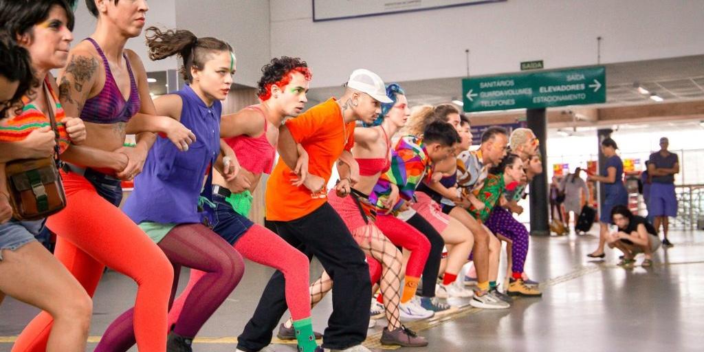 A performance é fruto de imersão de artistas na Unifesp, em Santos