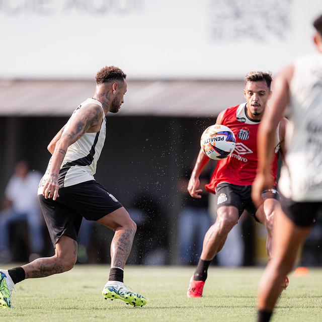 Neymar em ação no treino desta quarta-feira, no CT Rei Pelé