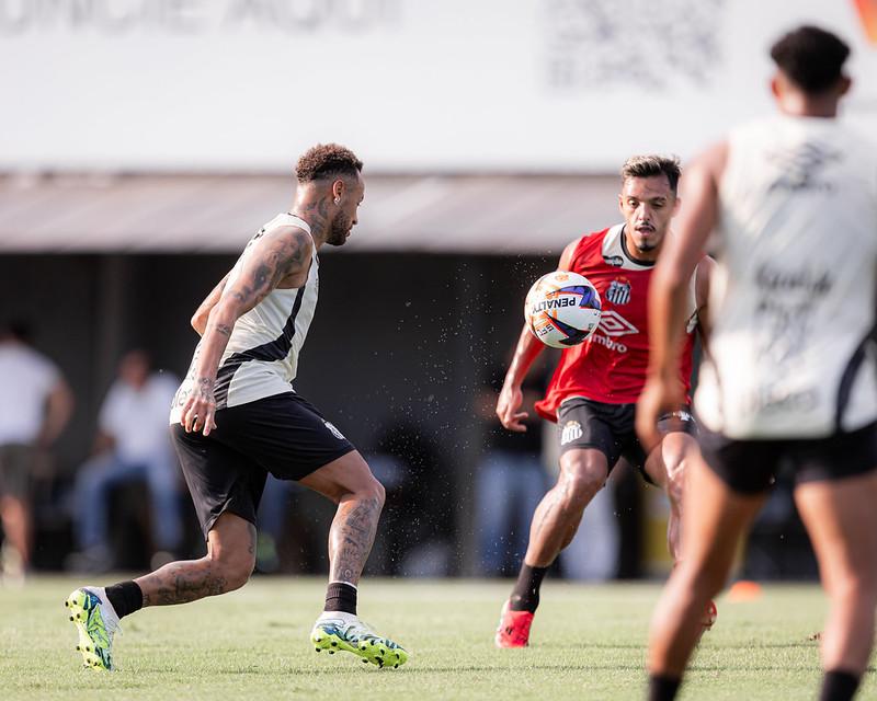 Neymar em ação no treino desta quarta-feira, no CT Rei Pelé