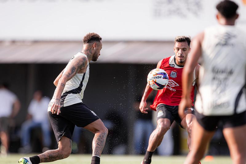Neymar em ação no treino desta quarta-feira, no CT Rei Pelé