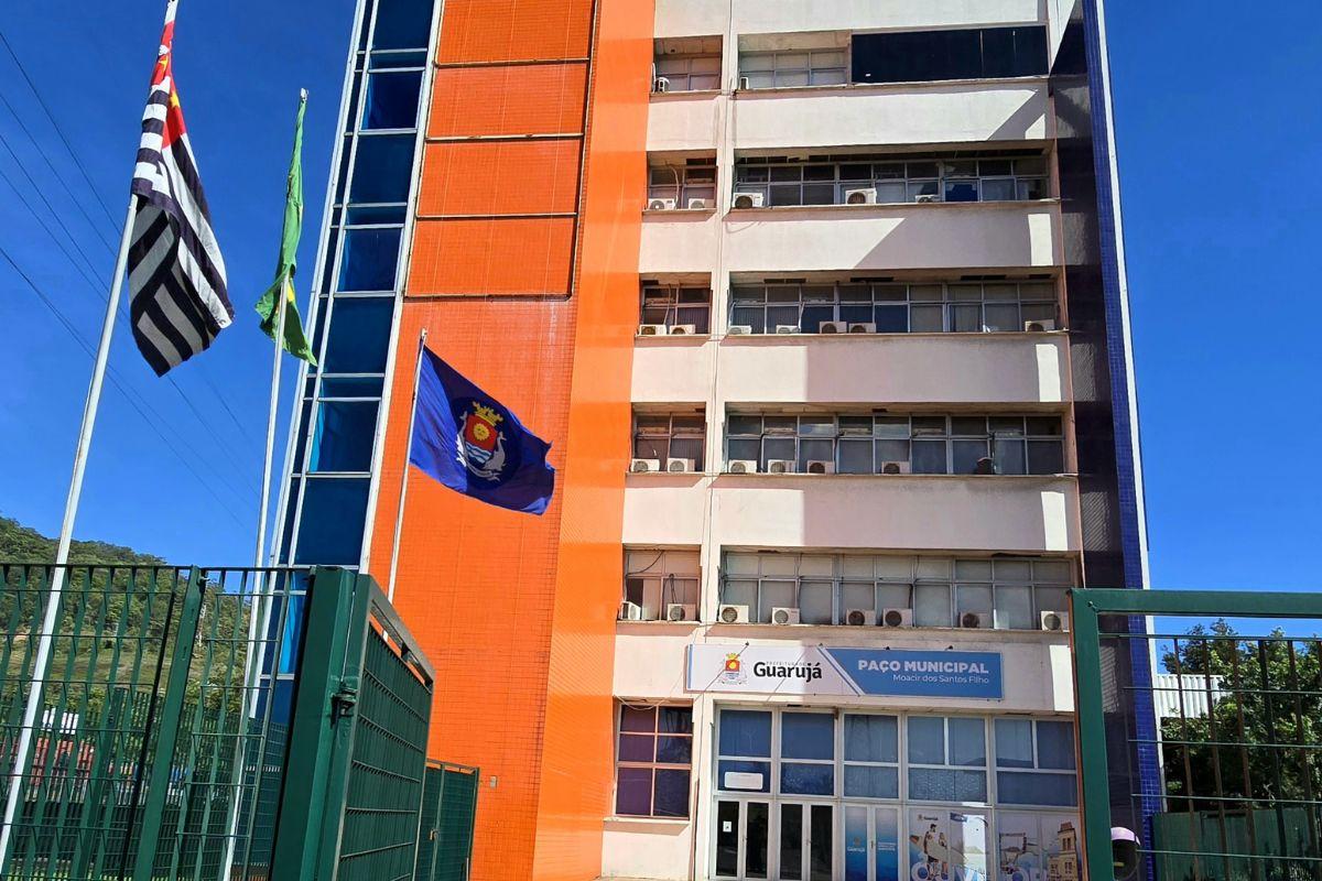 Prefeitura de Guarujá abre inscrições para novo concurso público e processo seletivo; veja vagas e salários