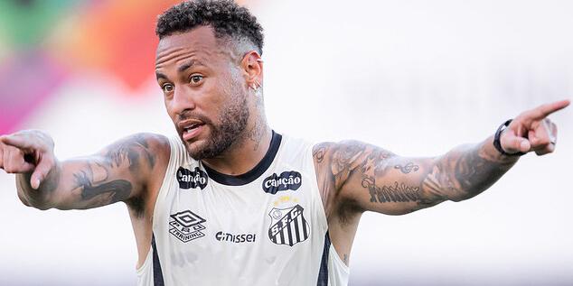 Neymar tem contrato com o Santos até o final da temporada e deixou o futuro em aberto